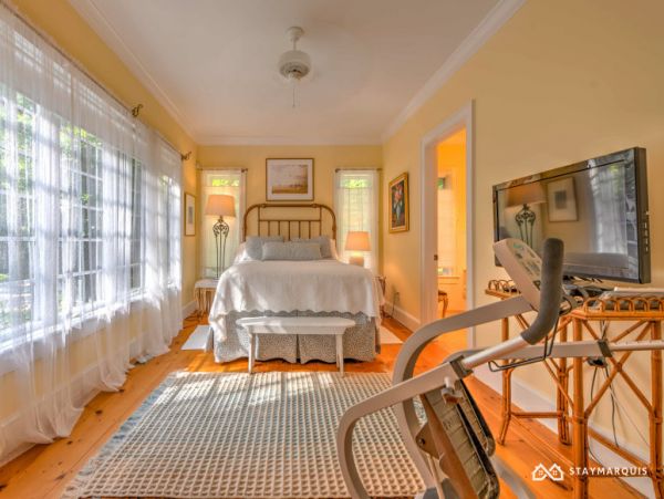 Hamptons Home 1020681