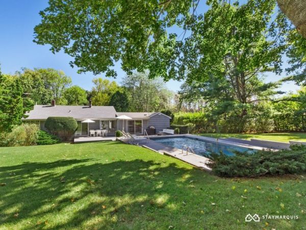 Hamptons Home 1020693