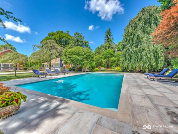 Hamptons Home 1020694
