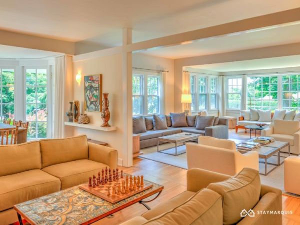 Hamptons Home 1020694