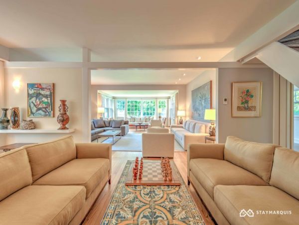Hamptons Home 1020694