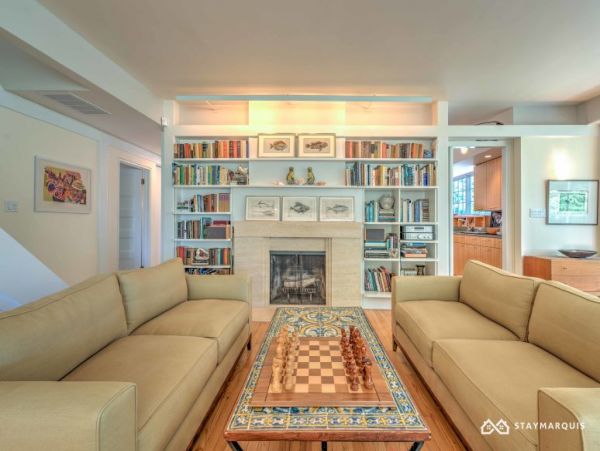 Hamptons Home 1020694