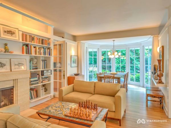 Hamptons Home 1020694