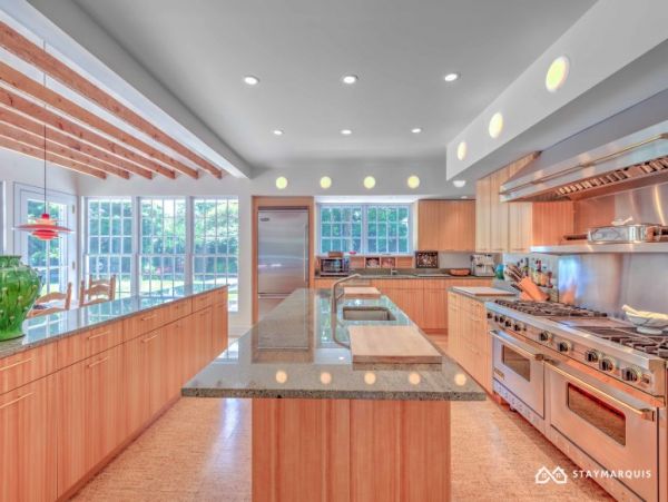 Hamptons Home 1020694