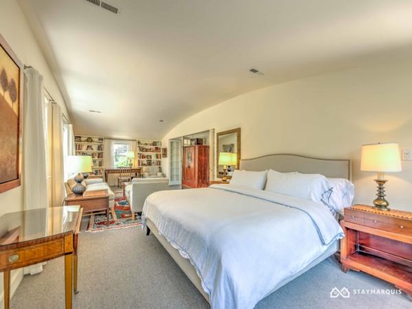 Hamptons Home 1020694