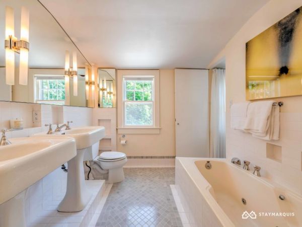 Hamptons Home 1020694