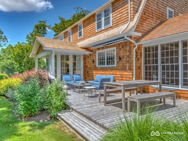 Hamptons Home 1020694