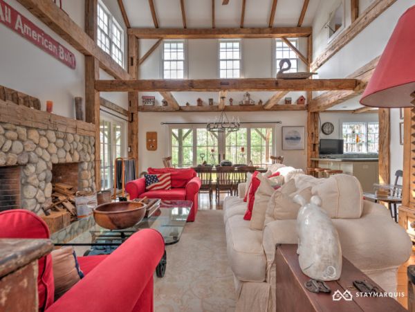 Hamptons Home 1020697
