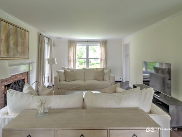 Hamptons Home 1020700