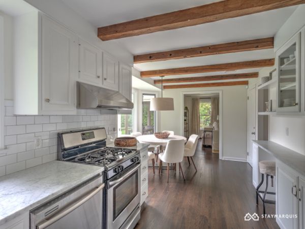Hamptons Home 1020700