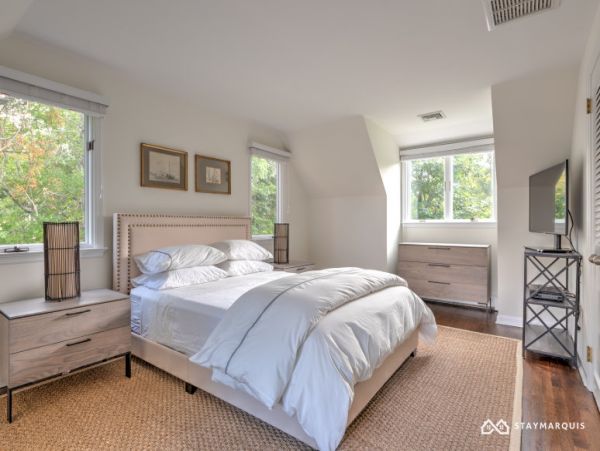 Hamptons Home 1020700