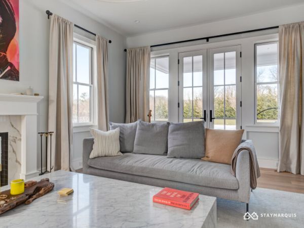 Hamptons Home 1020705