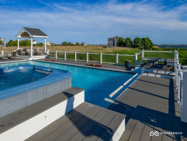 Hamptons Home 1020724