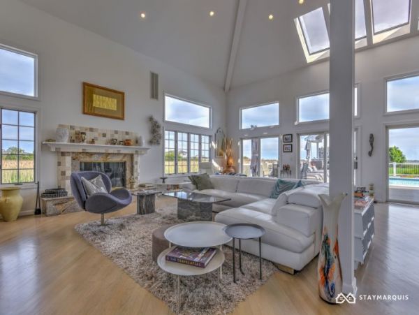 Hamptons Home 1020724