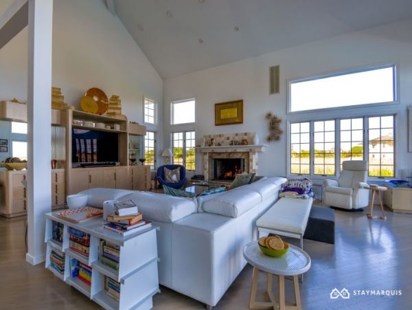 Hamptons Home 1020724