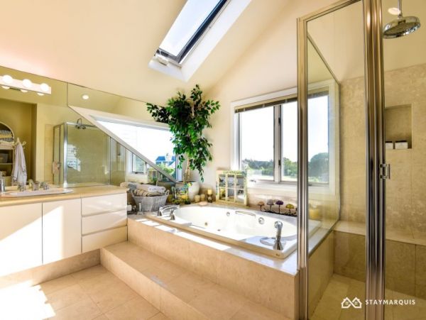 Hamptons Home 1020724