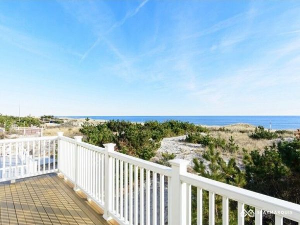 Hamptons Home 1020725