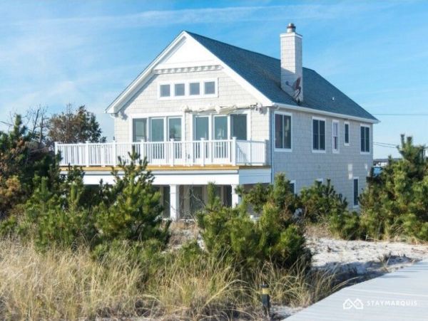 Hamptons Home 1020725