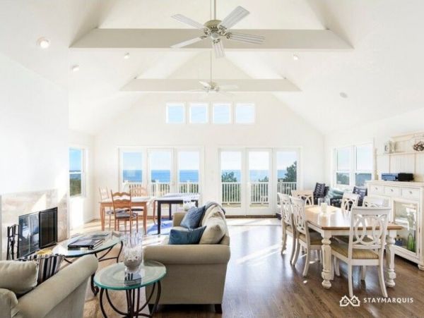 Hamptons Home 1020725