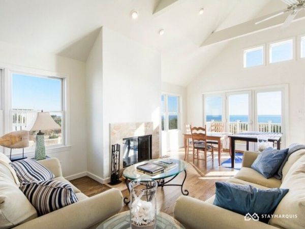 Hamptons Home 1020725