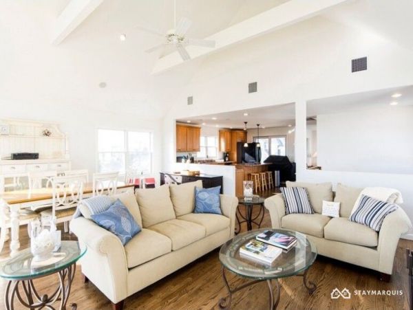 Hamptons Home 1020725