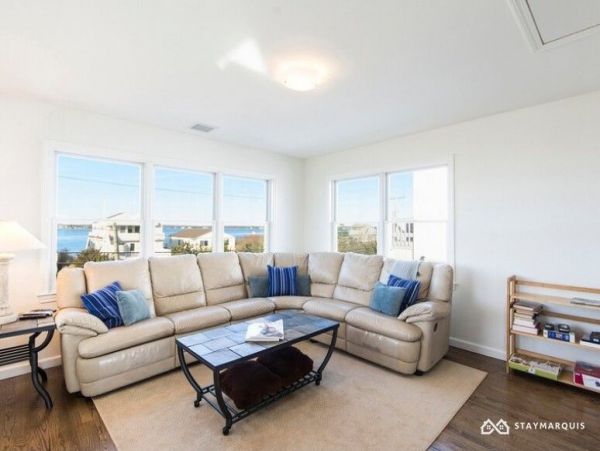 Hamptons Home 1020725