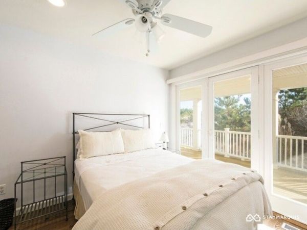 Hamptons Home 1020725