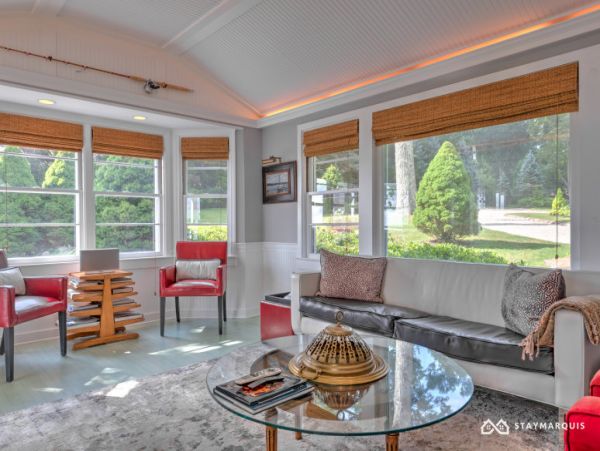 Hamptons Home 1020733