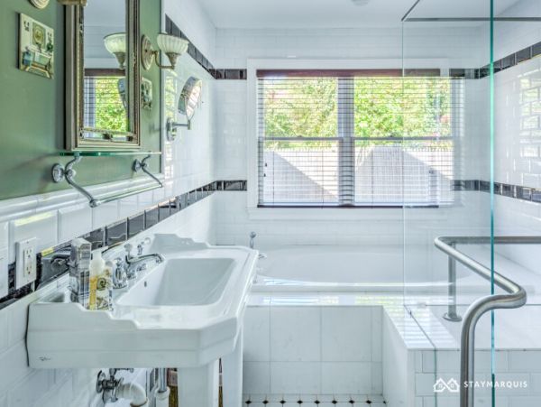 Hamptons Home 1020744