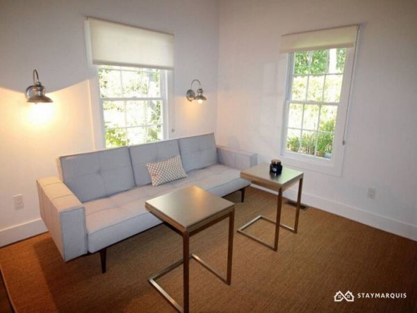 Hamptons Home 1020745
