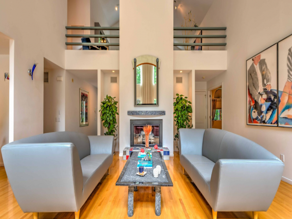 Luxurious  Hamptons Vacation Rental with 4 Bedrooms & Pool