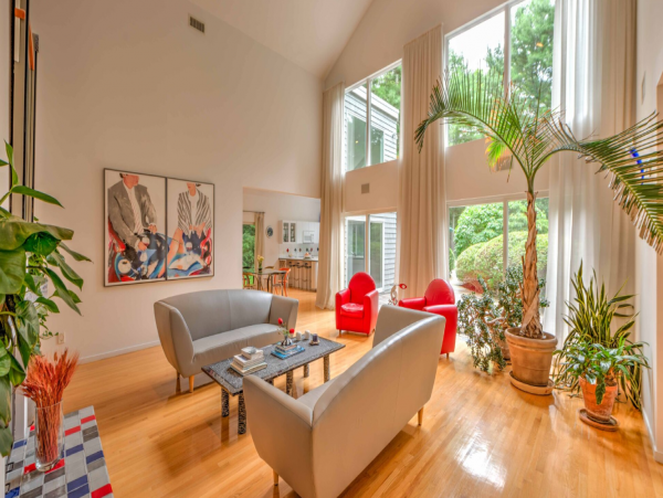 Luxurious  Hamptons Vacation Rental with 4 Bedrooms & Pool