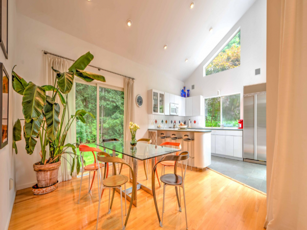 Luxurious  Hamptons Vacation Rental with 4 Bedrooms & Pool