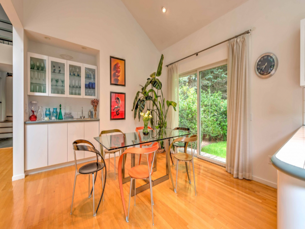 Luxurious  Hamptons Vacation Rental with 4 Bedrooms & Pool