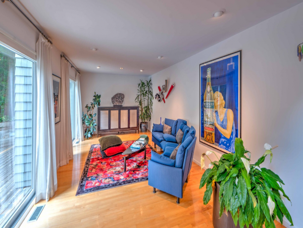 Luxurious  Hamptons Vacation Rental with 4 Bedrooms & Pool