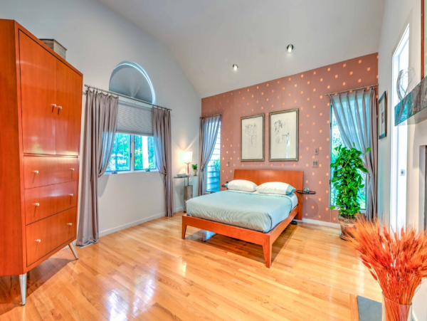 Luxurious  Hamptons Vacation Rental with 4 Bedrooms & Pool