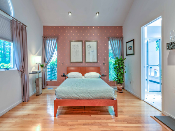 Luxurious  Hamptons Vacation Rental with 4 Bedrooms & Pool