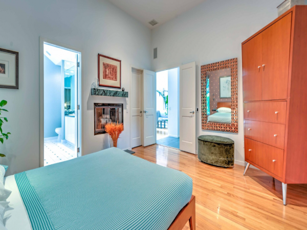 Luxurious  Hamptons Vacation Rental with 4 Bedrooms & Pool