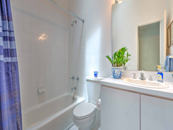 Luxurious  Hamptons Vacation Rental with 4 Bedrooms & Pool