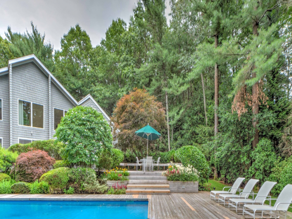 Luxurious  Hamptons Vacation Rental with 4 Bedrooms & Pool
