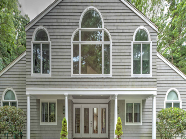 Luxurious  Hamptons Vacation Rental with 4 Bedrooms & Pool