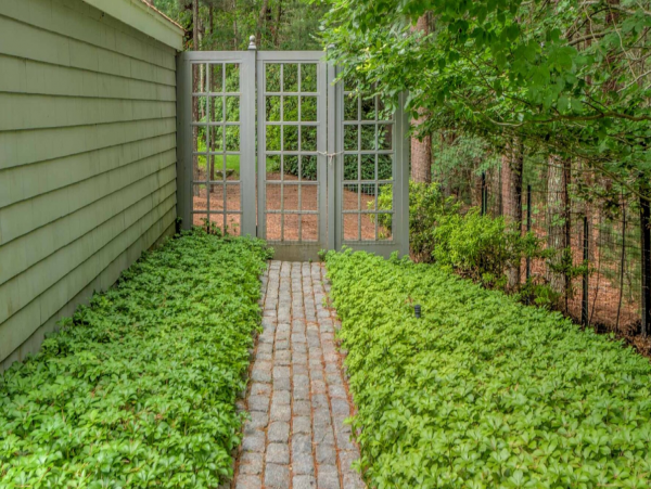 Luxurious  Hamptons Vacation Rental with 4 Bedrooms & Pool