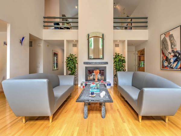 Luxurious  Hamptons Vacation Rental with 4 Bedrooms & Pool