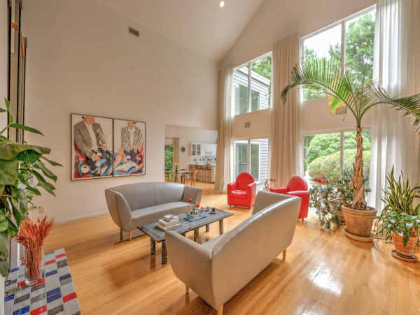 Luxurious  Hamptons Vacation Rental with 4 Bedrooms & Pool
