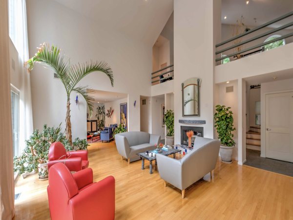 Luxurious  Hamptons Vacation Rental with 4 Bedrooms & Pool