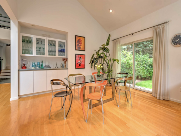 Luxurious  Hamptons Vacation Rental with 4 Bedrooms & Pool
