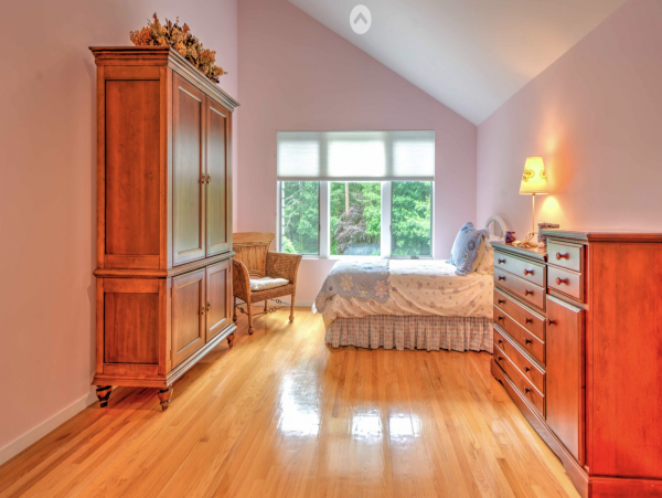 Luxurious  Hamptons Vacation Rental with 4 Bedrooms & Pool