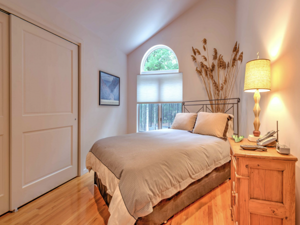 Luxurious  Hamptons Vacation Rental with 4 Bedrooms & Pool