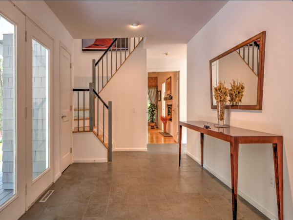 Luxurious  Hamptons Vacation Rental with 4 Bedrooms & Pool