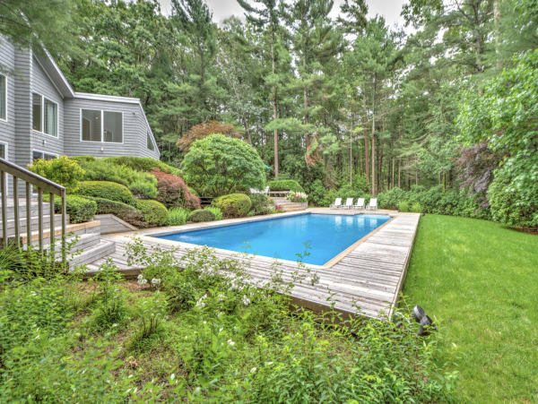 Luxurious  Hamptons Vacation Rental with 4 Bedrooms & Pool